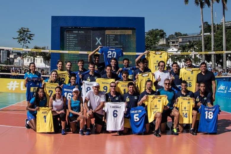 Seleção Brasileira de Vôlei apresenta novos uniformes personalizados da camisa. Os uniformes profissionais da seleção ficou bem diferente do anterior.